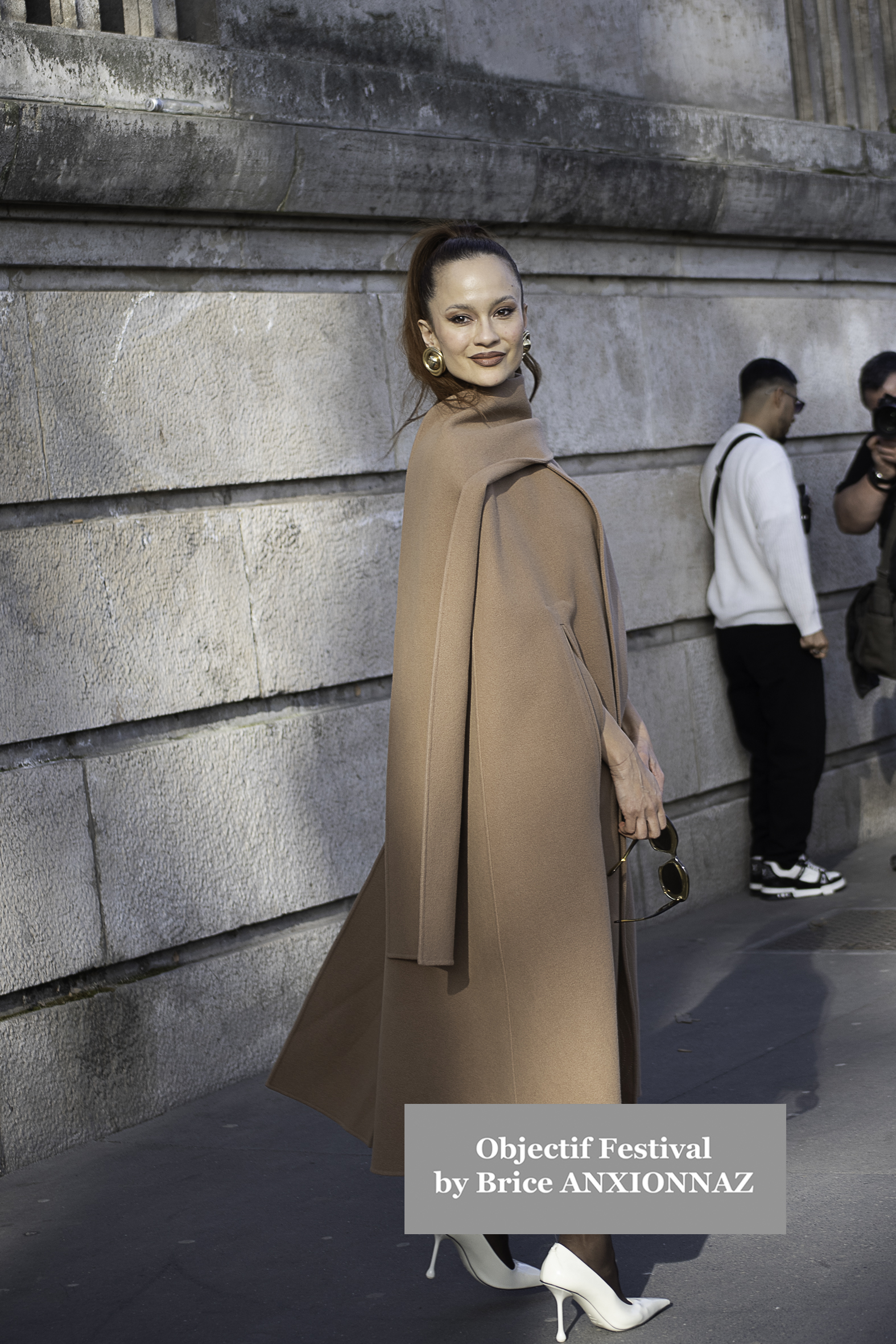 Photo de Leonie Hanne -  Streetstyle photos at Elie Saab guests arrivals - Paris Fashion Week lors de l'événement à Streetstyle-photos-at-Elie-Saab-guests-arrivals-Paris-Fashion-Week le 8 March 2025 par Brice ANXIONNAZ (Objectif Festival)