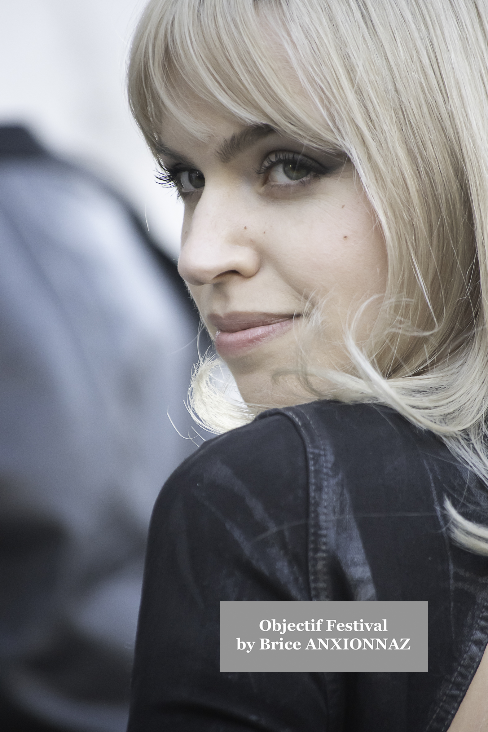 Photo de Leonie Hanne -  Streetstyle photos at Rick Owens guests arrivals - Paris Fashion Week lors de l'événement à Streetstyle-photos-of-guests-arrivals-at-the-Rick-Owens-show-Paris-Fashion-Week le 8 March 2025 par Brice ANXIONNAZ (Objectif Festival)